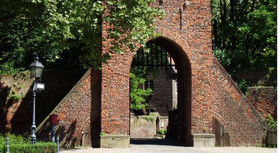 Historisches Eingangstor Krefeld-Linn