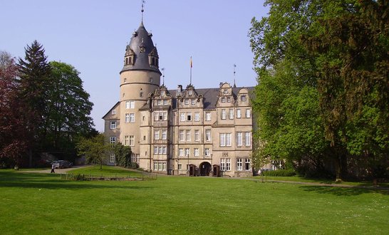 Blick auf das Fürstliche Residenzschloss, ein Weserrenaissancebau aus dem 16. Jahrhundert