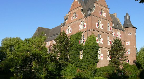 Blick auf das Schloss Bedburg