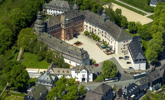 Luftbild vom Schloss Berleburg